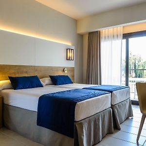 Double or Twin Room Sea View